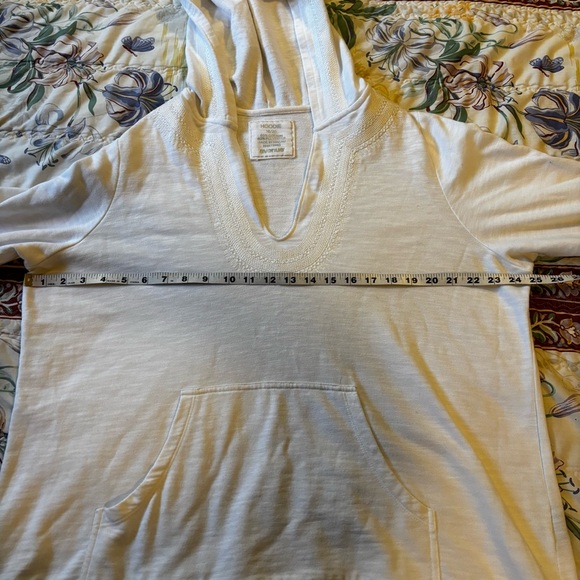 Hoodie Women Sz 19/20 White Split Neck Embroidered Hoodie 3/4 sleeves Sweatshirt - Picture 5 of 7